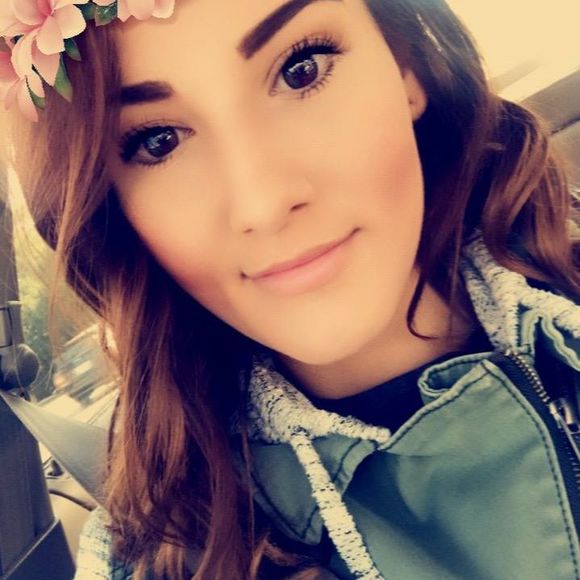 Meet your Posher, Hannah - Picture 1 of 1